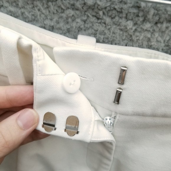 Diane Von Fustenberg Women's 2 White Pleated Shorts 29.25" 2.75" 9" - Picture 4 of 9